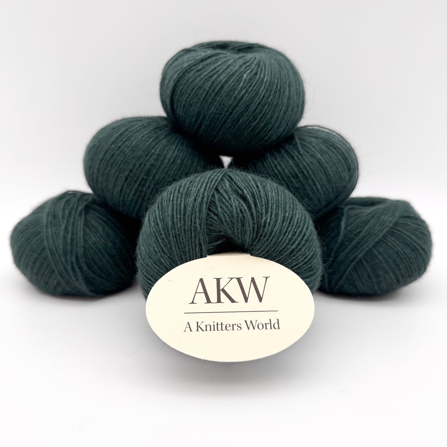 Possum garn i farven Spruce – AKW Skala A luksusgarn med cashmere og mulberry silke