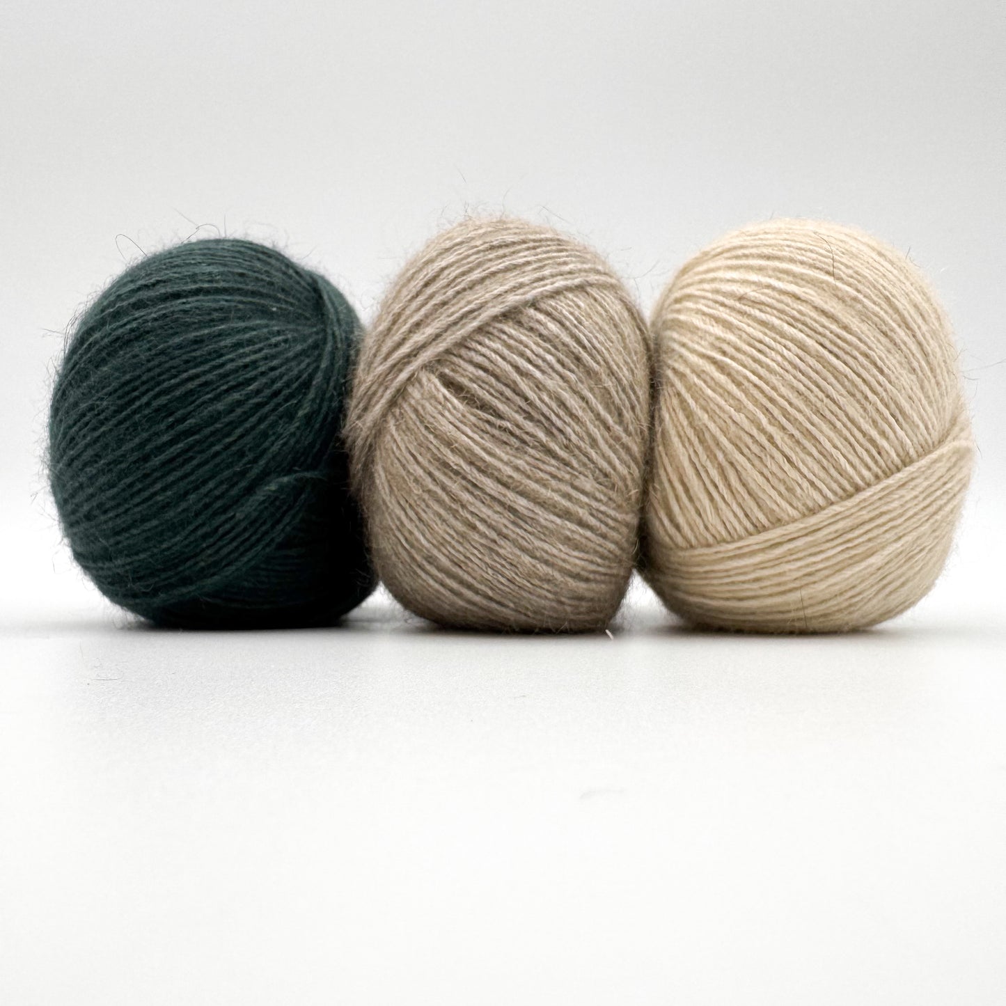 Possum garn i farven Spruce – AKW Skala A luksusgarn med cashmere og mulberry silke