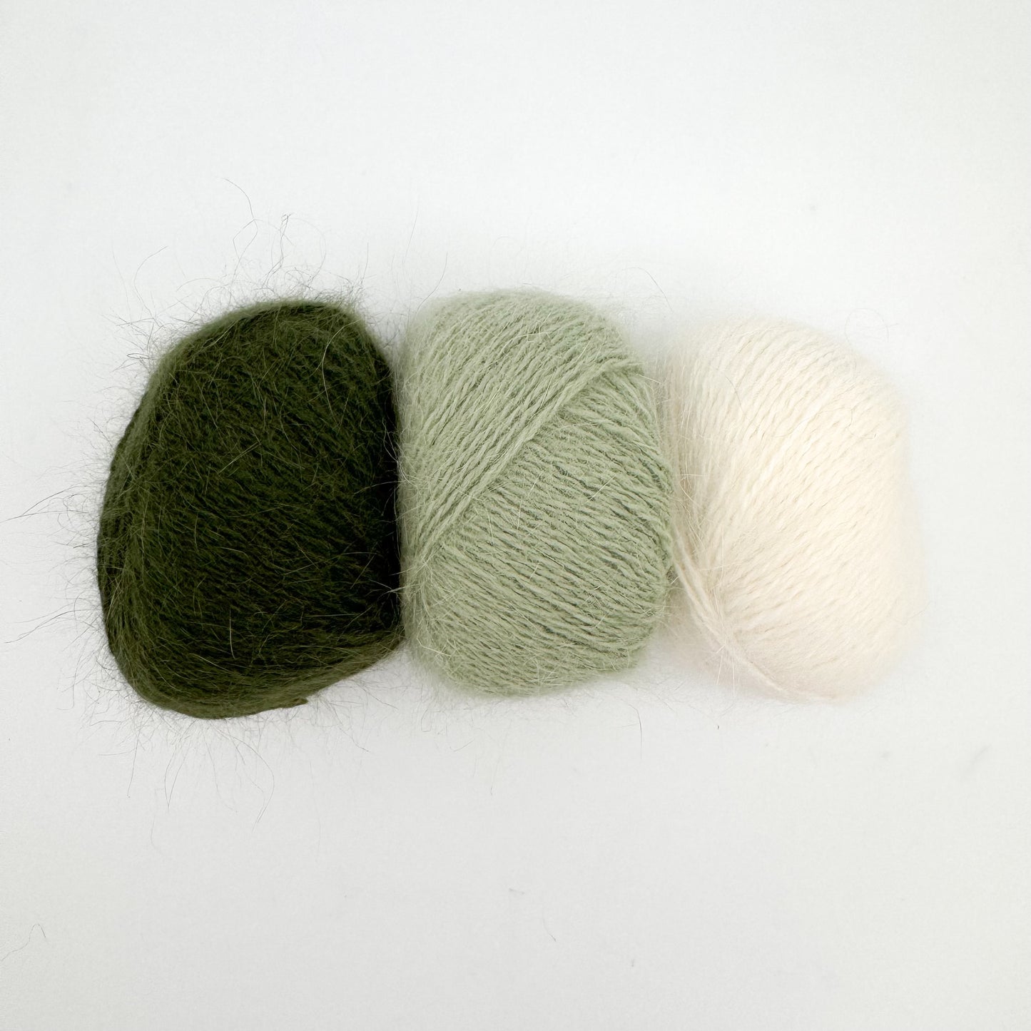 Fluffy angora garn i farven Black – AKW Skala B luksusgarn fra A Knitters World