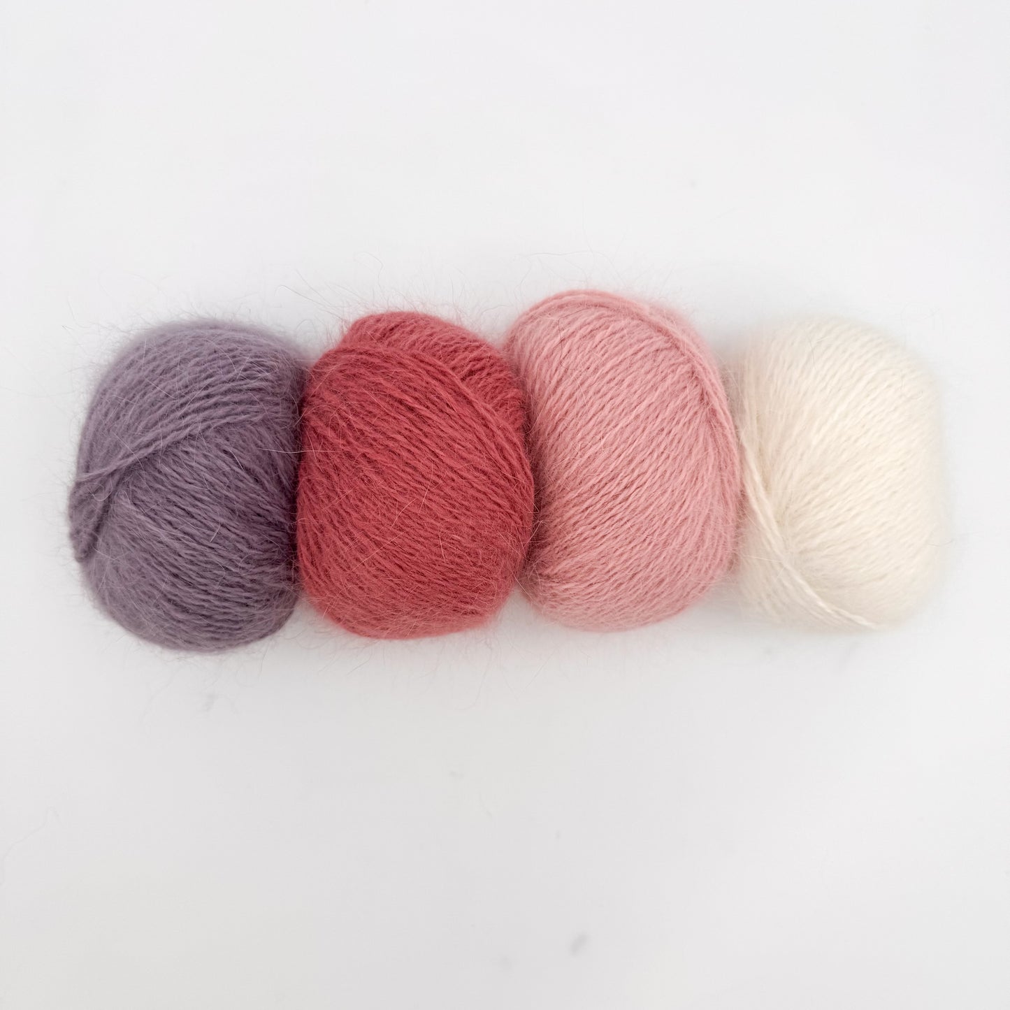 Fluffy angora garn i farven Lavender – AKW Skala B luksusgarn fra A Knitters World