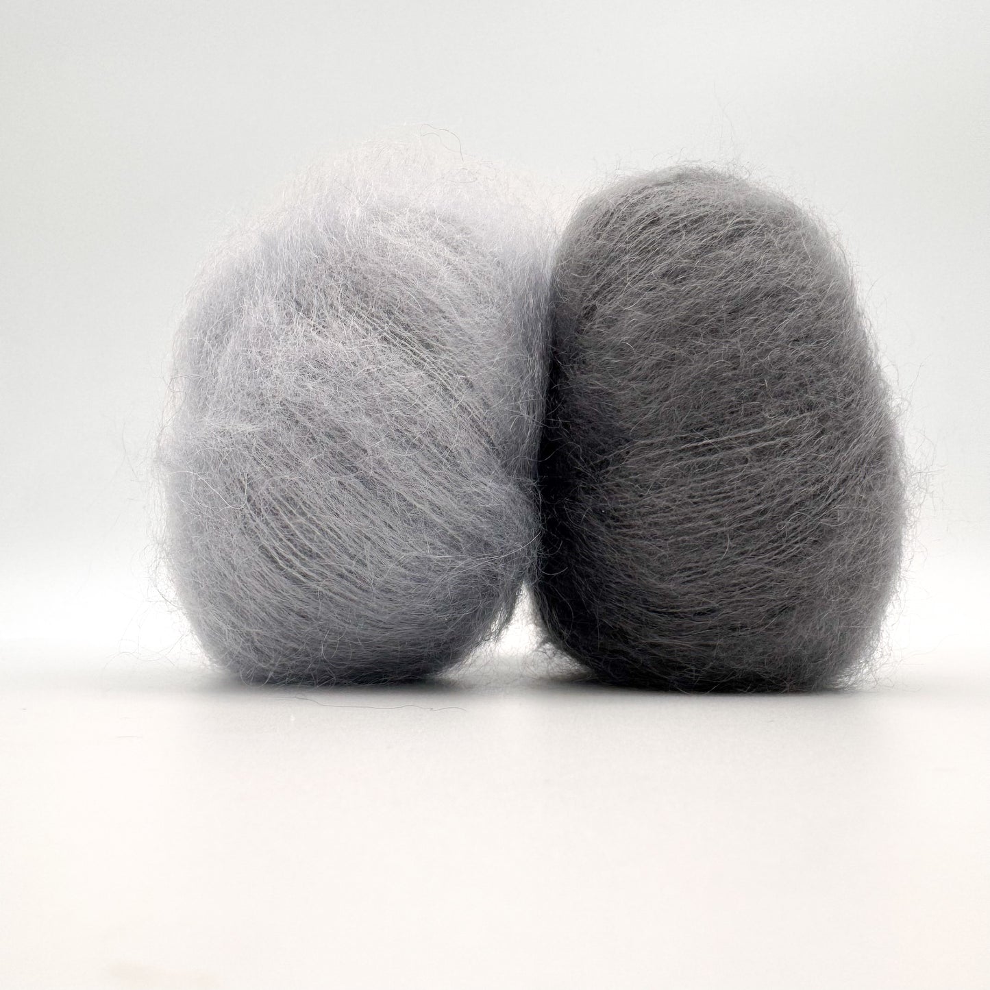 Mohair Sport garn i farven Dolphin Grey – Superkid Mohair og silke fra A Knitters World