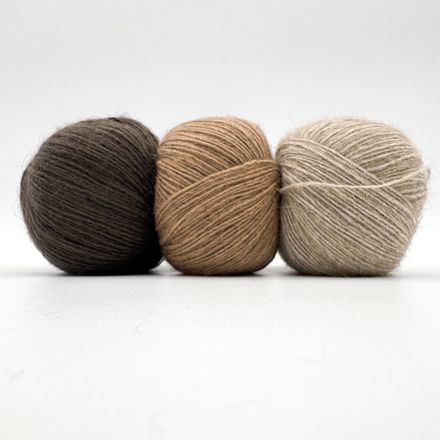 Possum garn i farven Coffee – AKW Skala A luksusgarn med cashmere og mulberry silke