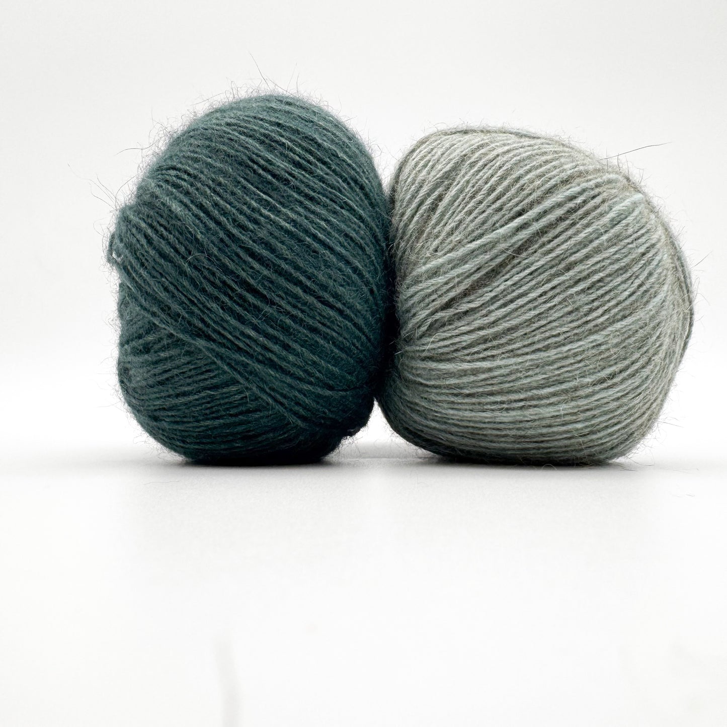 Possum garn i farven Burma Jade – AKW Skala A luksusgarn med cashmere og mulberry silke