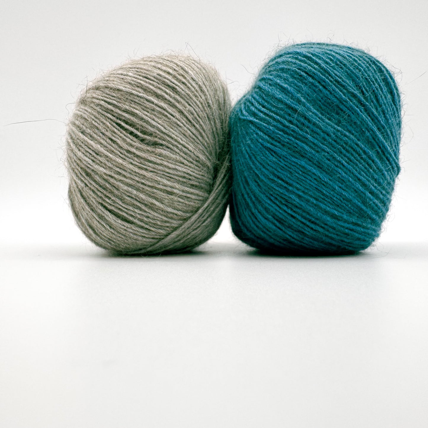 Possum garn i farven Teal – AKW Skala A luksusgarn med cashmere og mulberry silke
