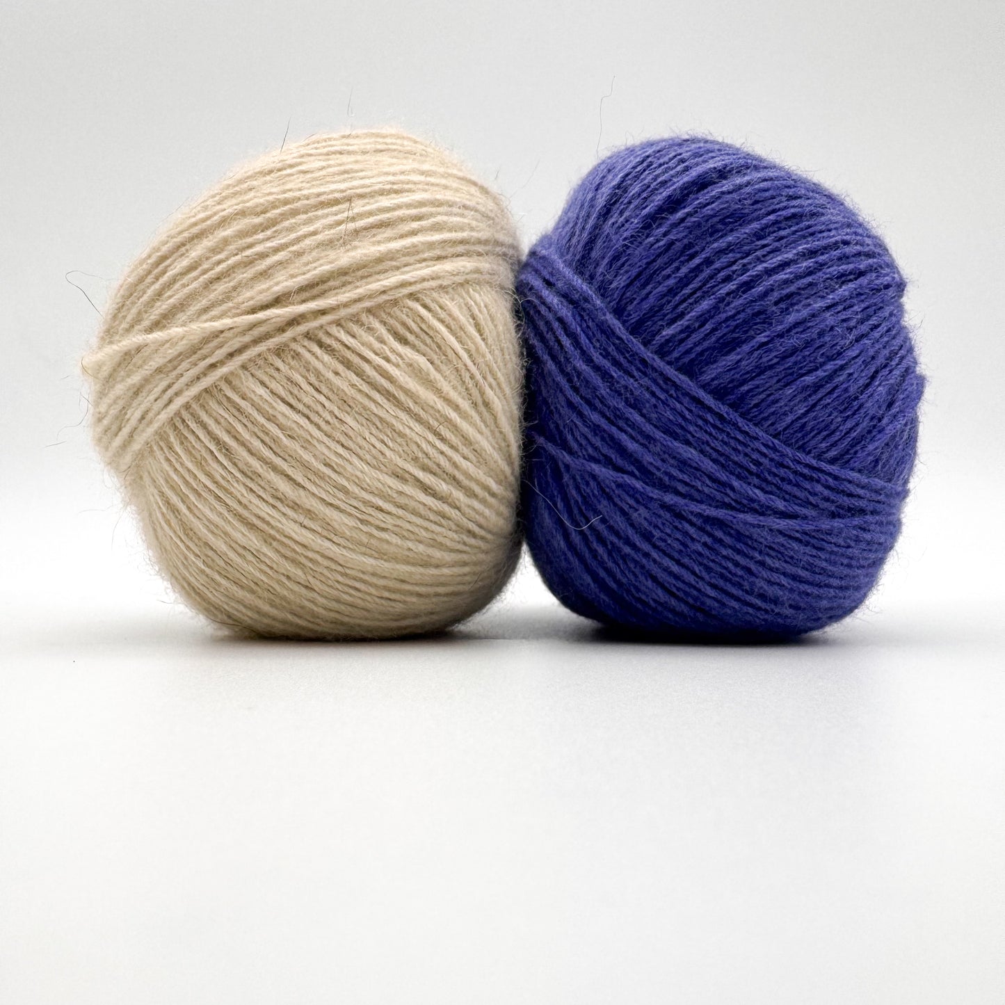 Possum garn i farven Lotus Blue – AKW Skala A luksusgarn med cashmere og mulberry silke