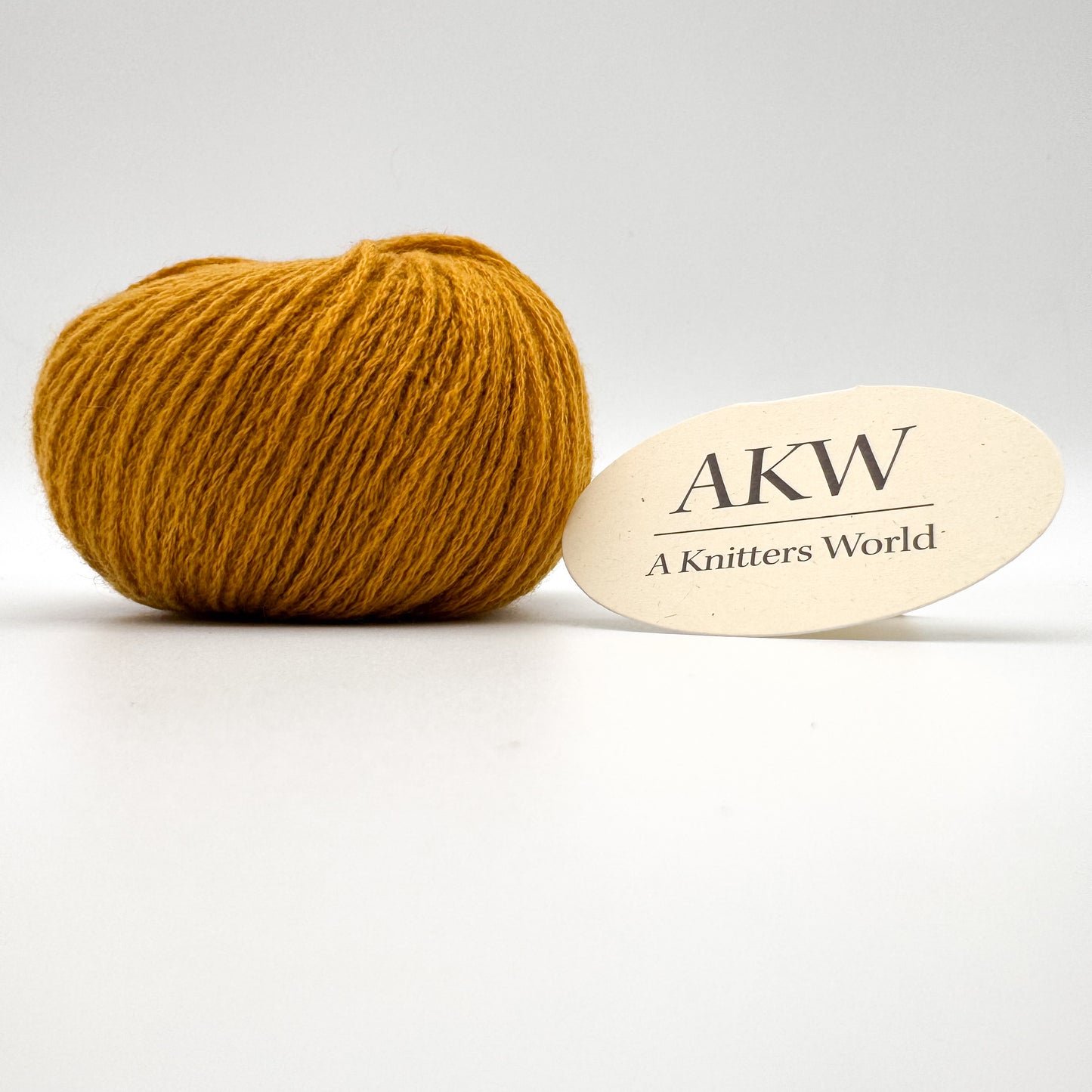 Cashmere garn i farven Mustard – 100% Mongolian Cashmere, AKW Skala A fra A Knitters World