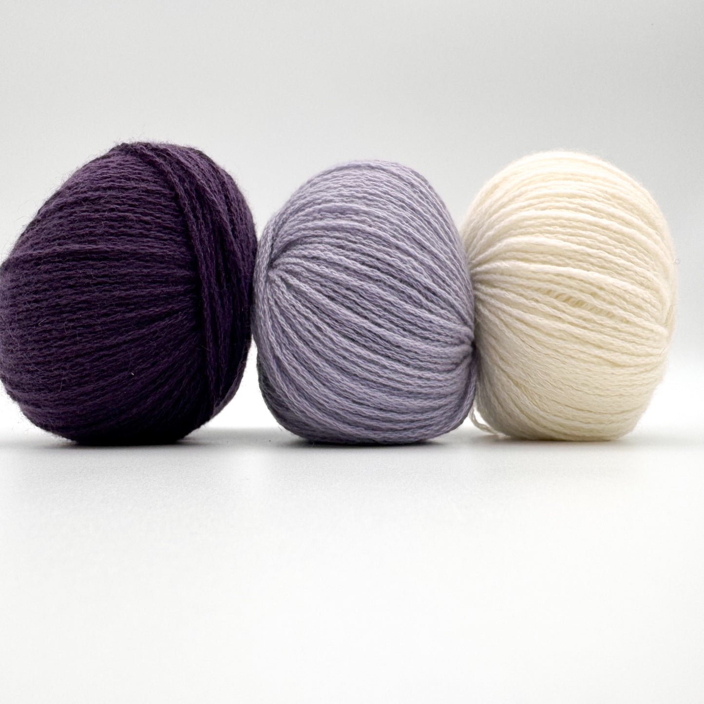 Cashmere garn i farven Lavender – 100% Mongolian Cashmere, AKW Skala A fra A Knitters World
