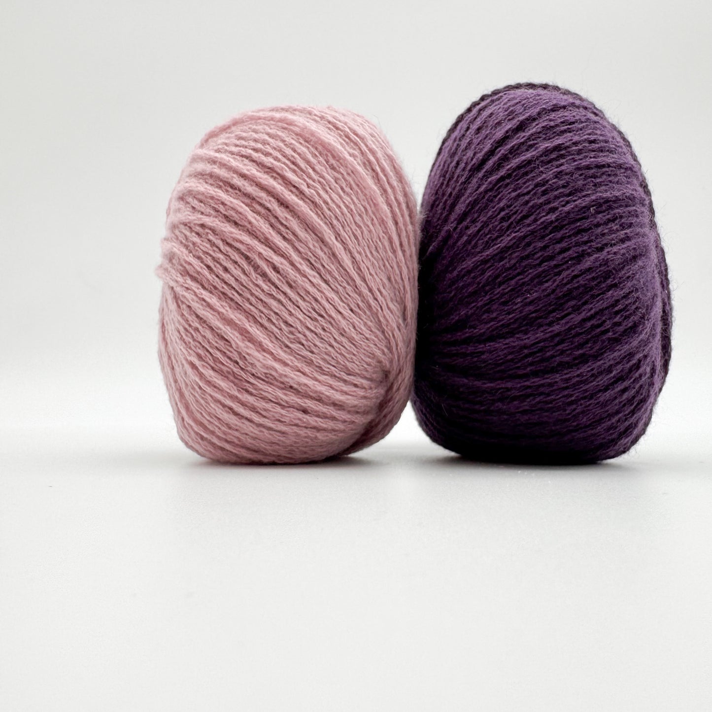 Cashmere garn i farven Lillac – 100% Mongolian Cashmere, AKW Skala A fra A Knitters World